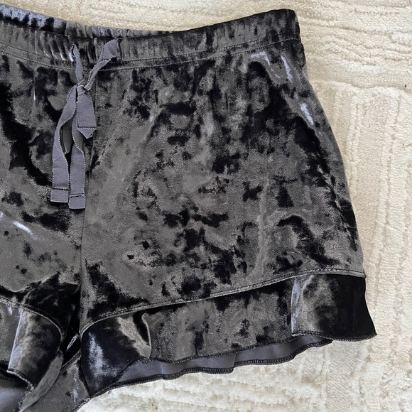 Victorias Secret Shorts Size XS Crushed Velvet Sleep Lounge Ruffle PJ Sexy - Picture 3 of 5